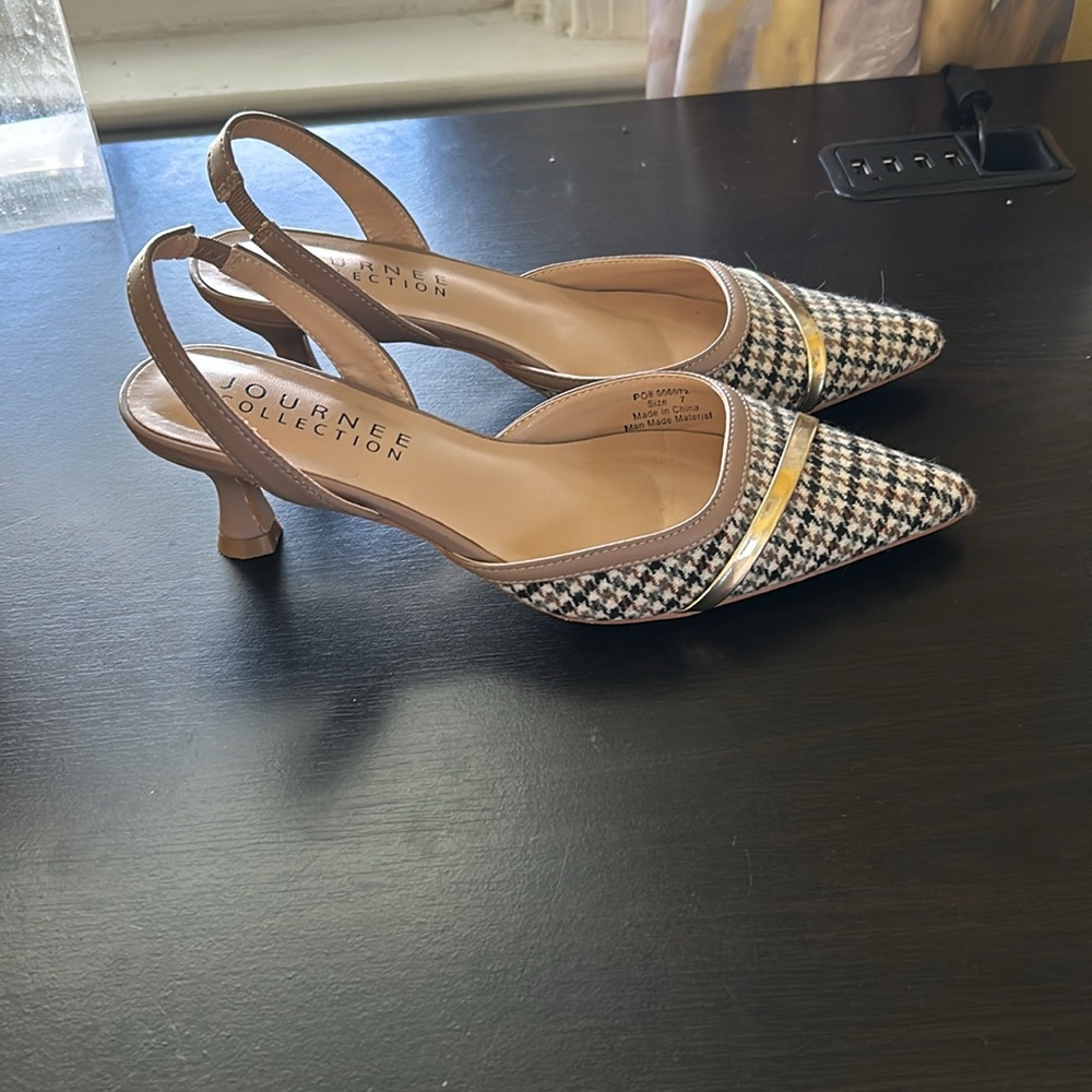 Journee Collection shoes in great condition - Picture 4 of 5